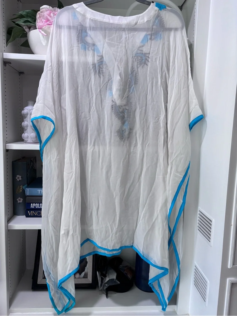 NWT Monique Leshman White Top with Turquoise Crochet Silk Appliqué Caftan